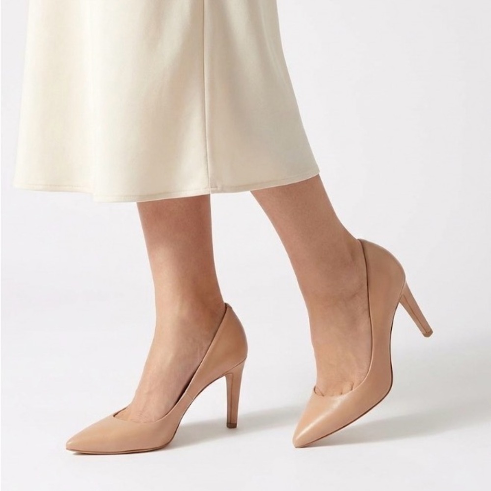 NEW Via Spiga Nude Beige Women’s leather Heels Size 5.5M Pointed Toe
